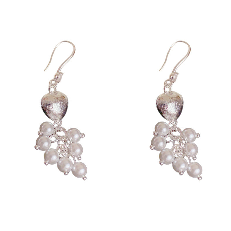 European And American Exaggerated Metal Heart Pearl Tassel Ear Hook