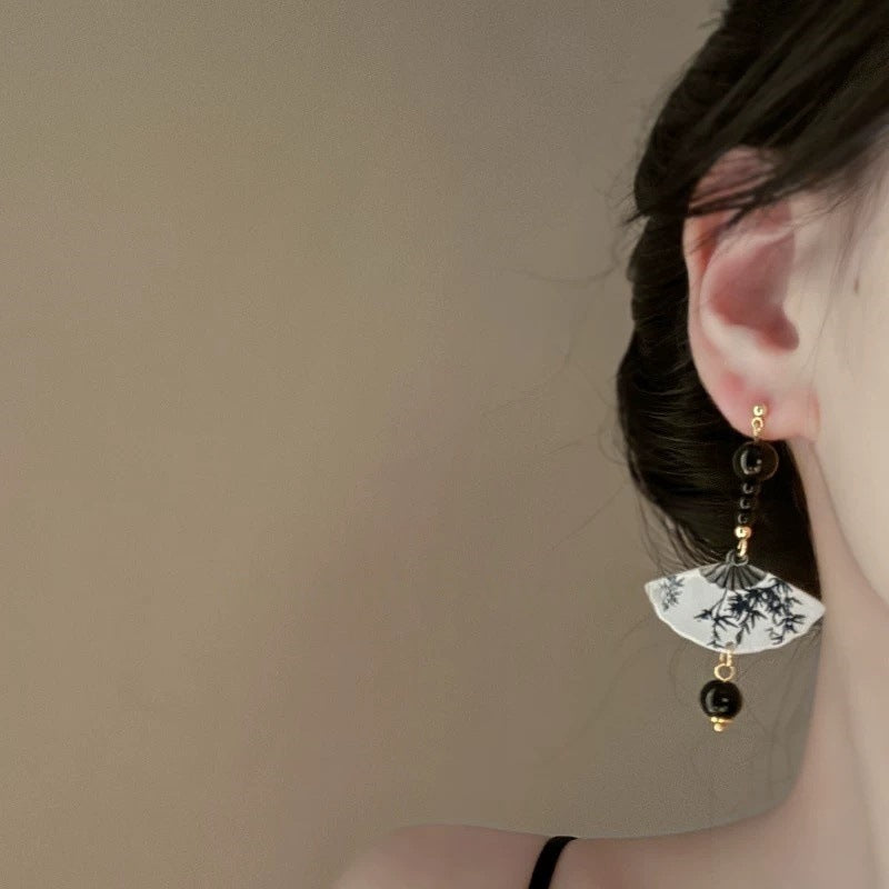 Boucles d'oreilles rétro tendance en forme d'éventail pour femme, sensation de luxe léger et haut de gamme