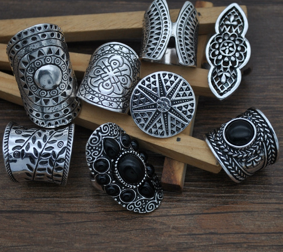 Vintage eight-piece ring gemstone ring