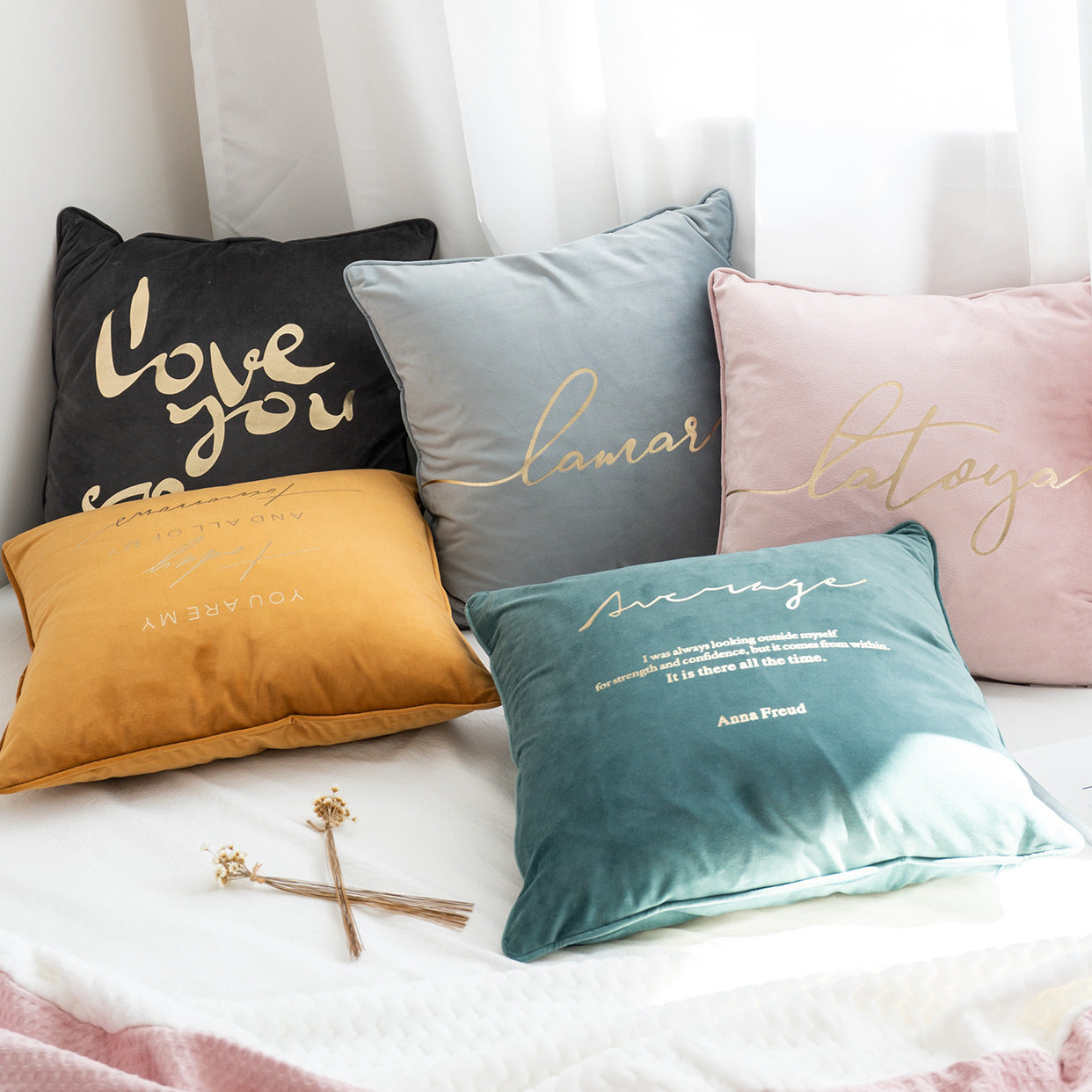 Nordic Style Ins Girl Heart Round Velvet Cushion Pillow
