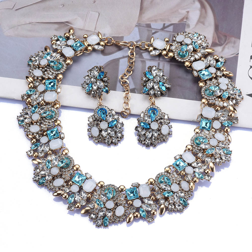 Fashion Retro Light Luxury Women's Necklace And Earrings Set