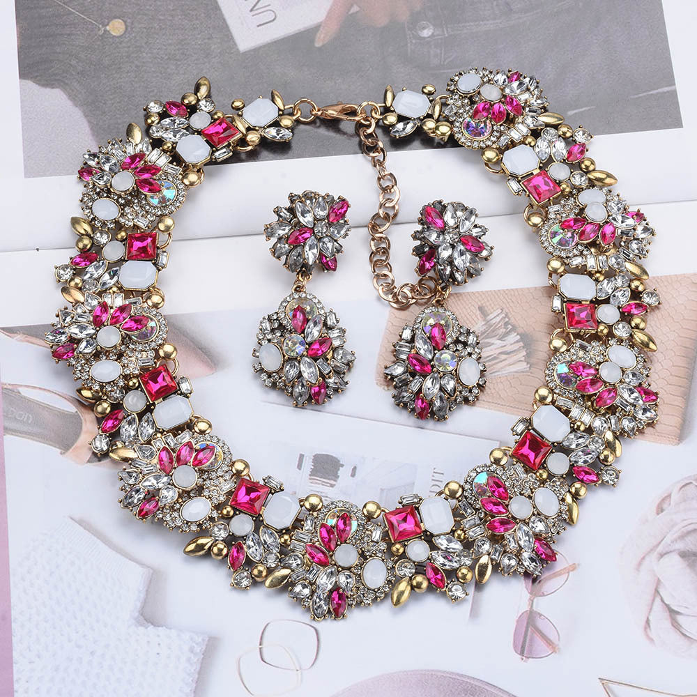 Fashion Retro Light Luxury Women's Necklace And Earrings Set