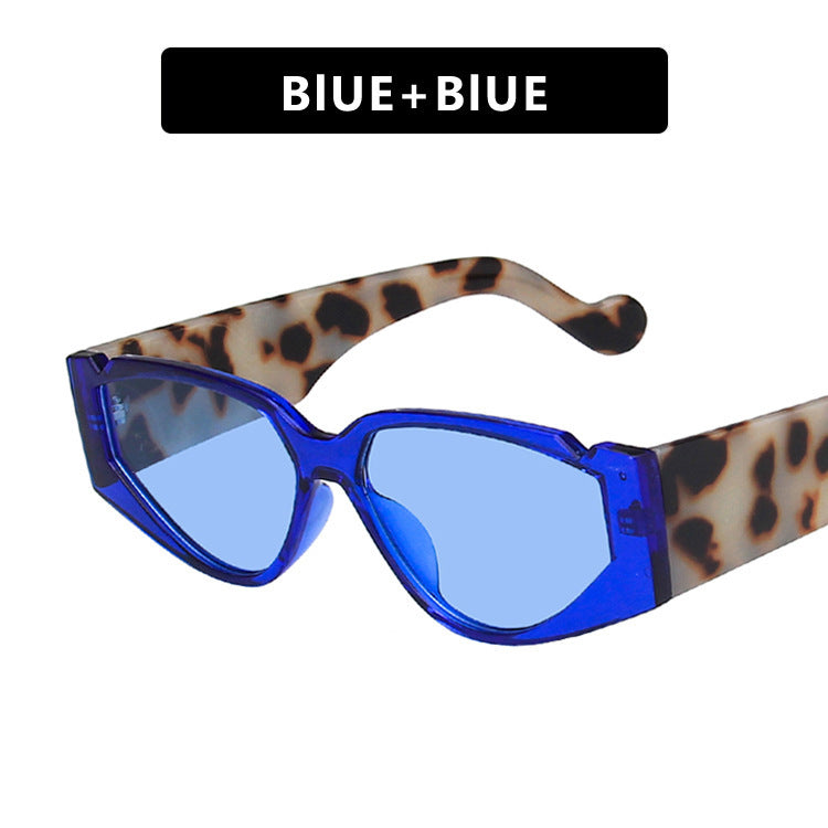 Lunettes de soleil à encoche triangulaire avec branches à motifs