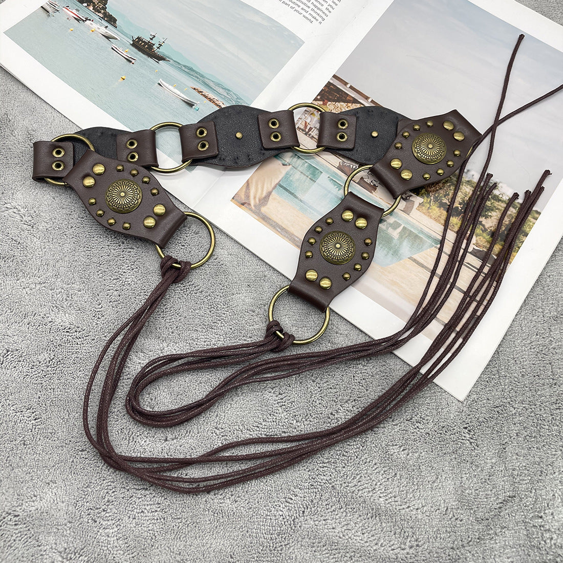 Ceinture à lacer avec motif anneau volant vintage