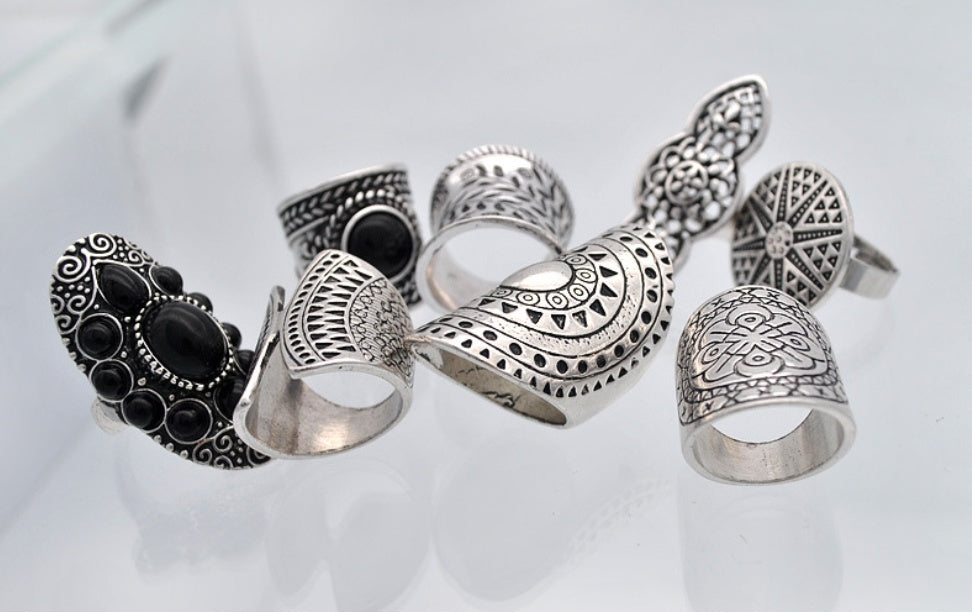 Vintage eight-piece ring gemstone ring