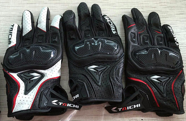Guantes de carreras clásicos de verano RS-TAICHI RST390 de fibra de carbono perforada y cuero transpirable.