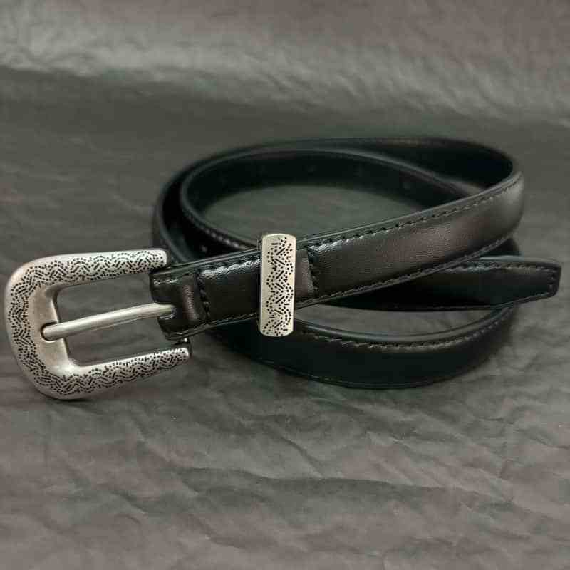 Ceinture en cuir pour femme à boucle ciselée en métal fin et étroit, motif original