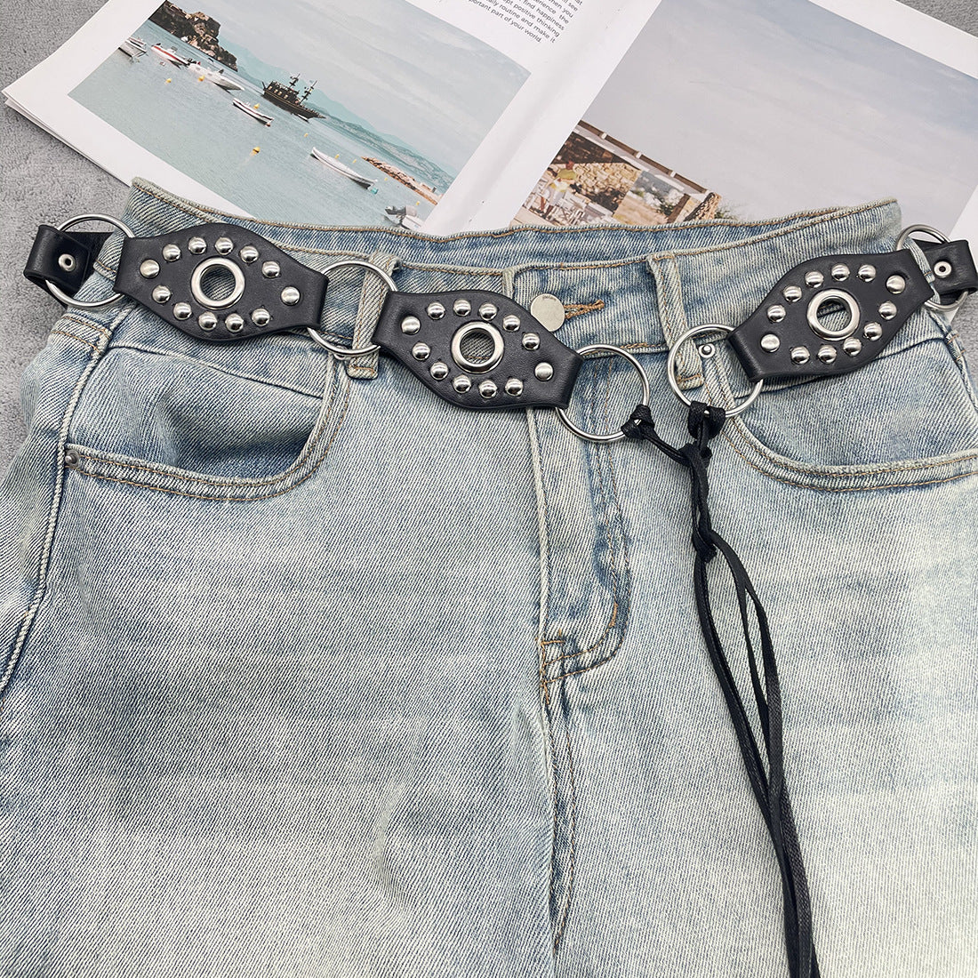 Ceinture à lacer avec motif anneau volant vintage