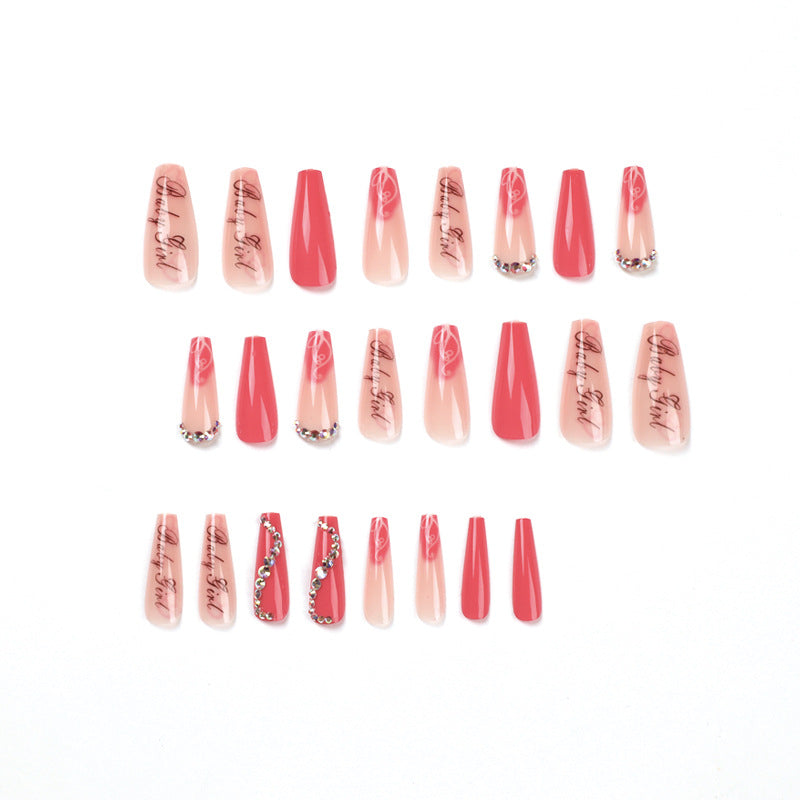 Uñas postizas de moda para mujer. Producto terminado.
