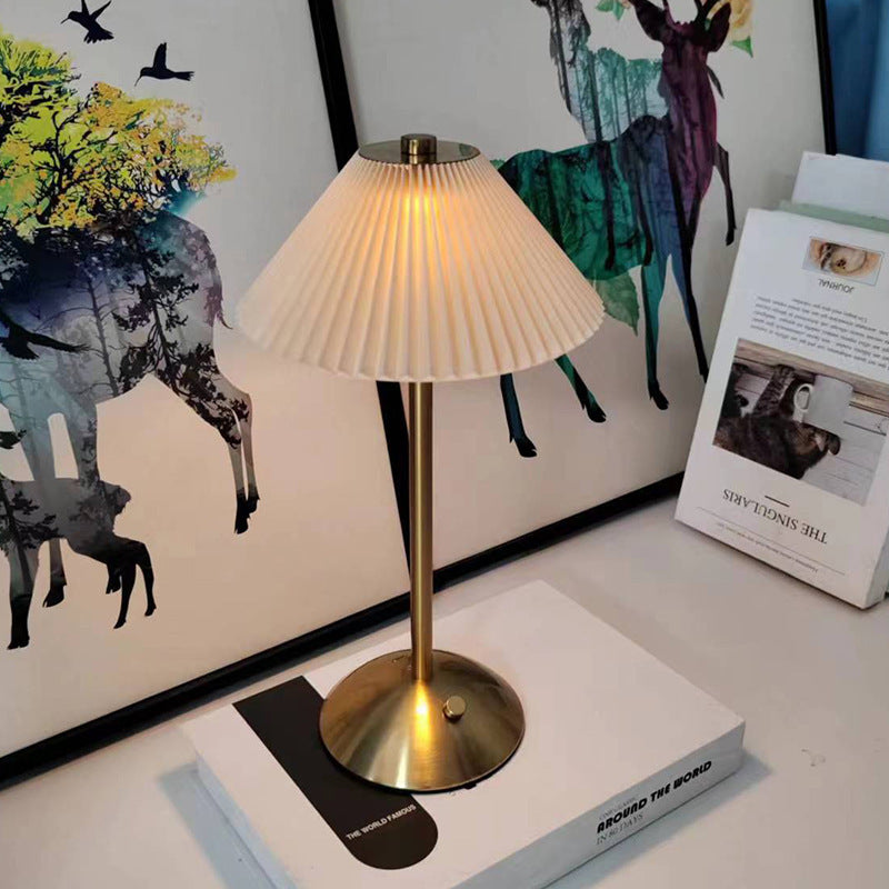 Lampe de chevet créative en métal style léger de luxe en forme de champignon