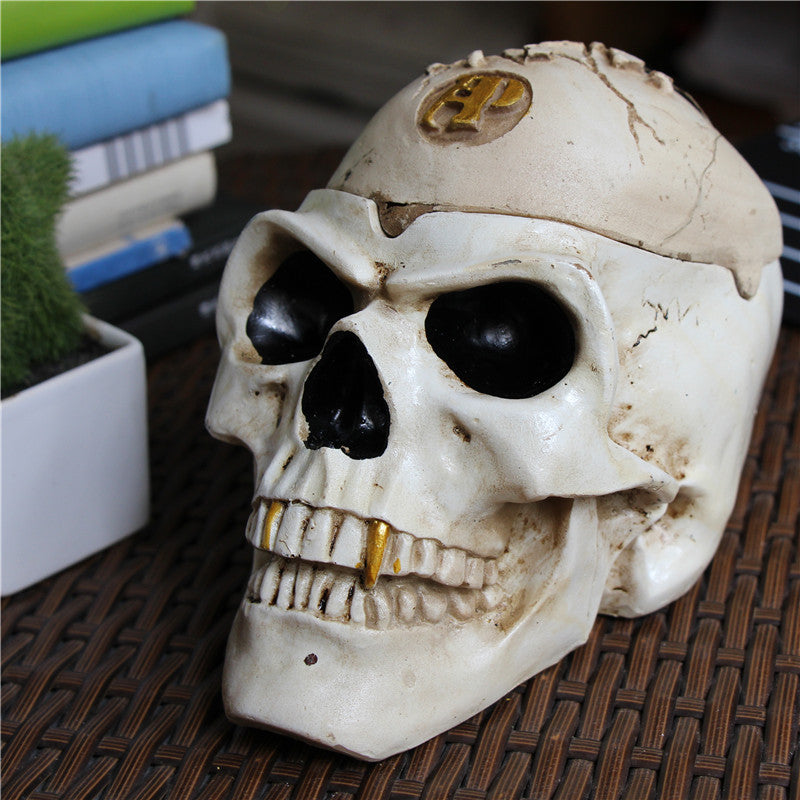 Cendrier Crâne de pirate, ornement décoratif à la mode