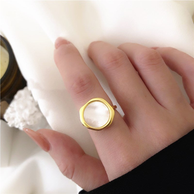 Geometric Circular Ring With Niche Design For Simplicity