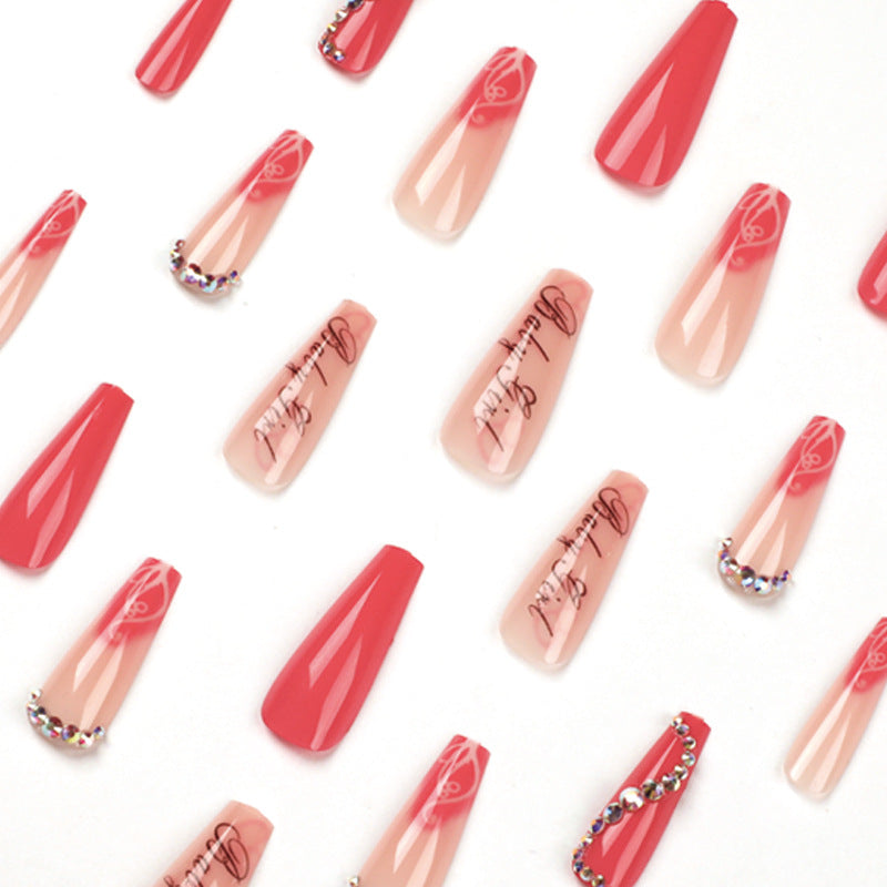 Uñas postizas de moda para mujer. Producto terminado.