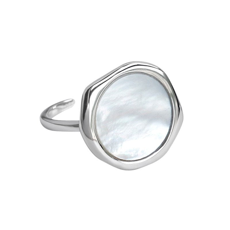 Geometric Circular Ring With Niche Design For Simplicity