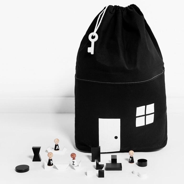 Storage bag with zipper pocket