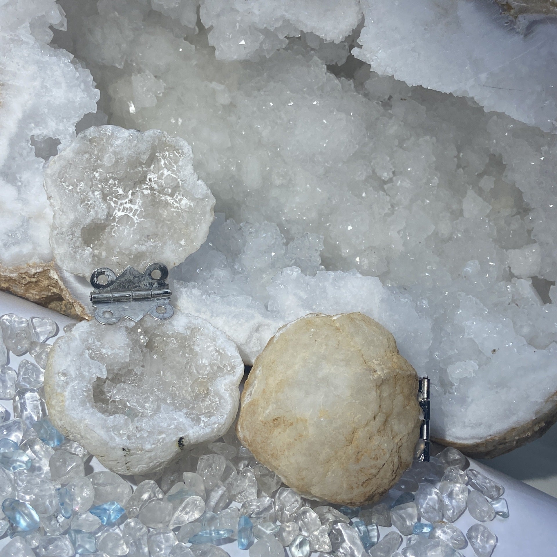 Natural Crystal Stone Bai Luo Ge Agate Crystal Hole Ring Box