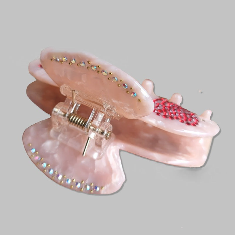 Niche Temperament Heart-shaped Medium Shark Clip