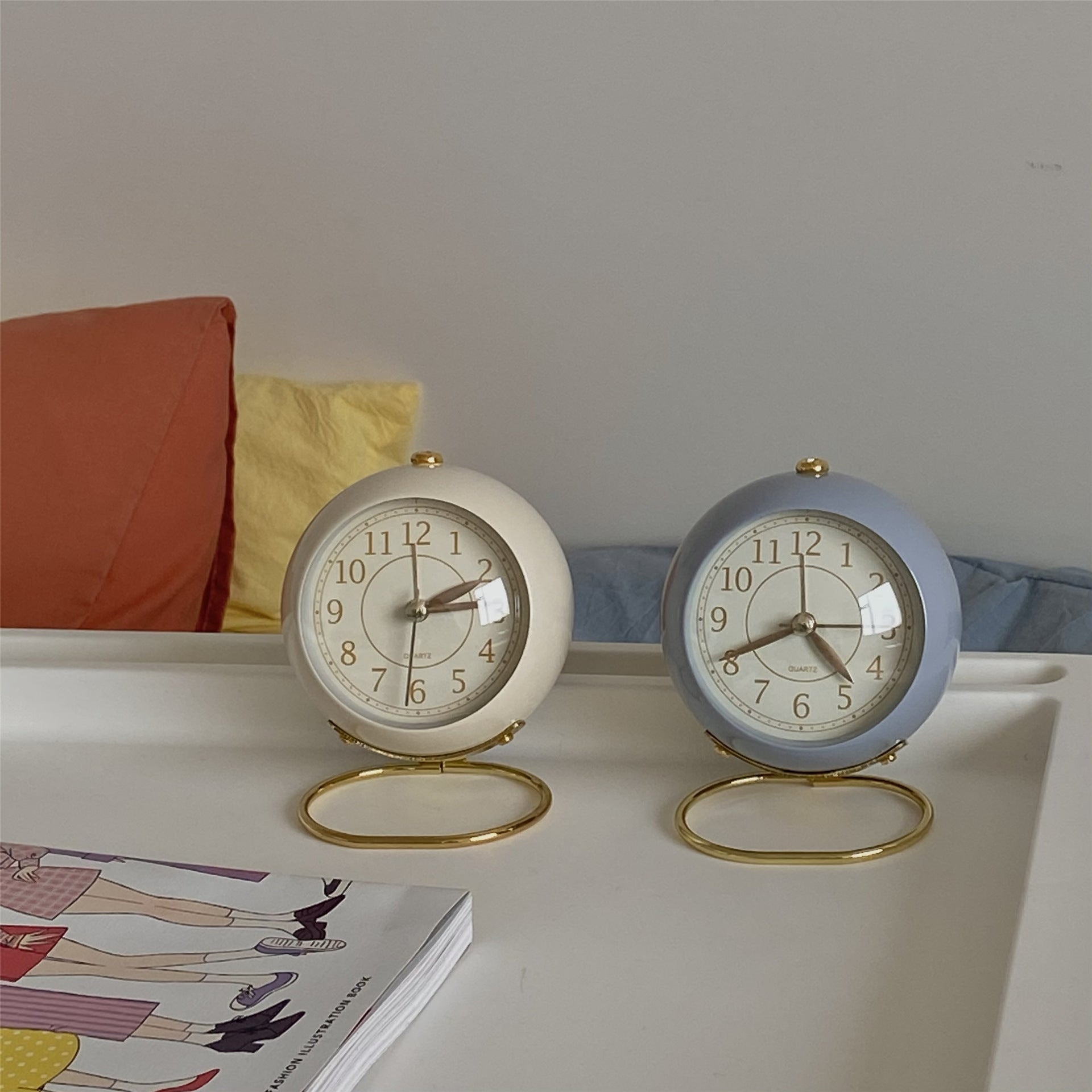 Nordic Style Retro Students Use Desktop Mute Small Alarm Clock