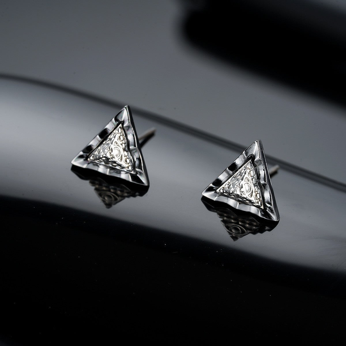 Trendy Men's Ear Studs & Ear Cuffs, High-End Unisex Earrings
