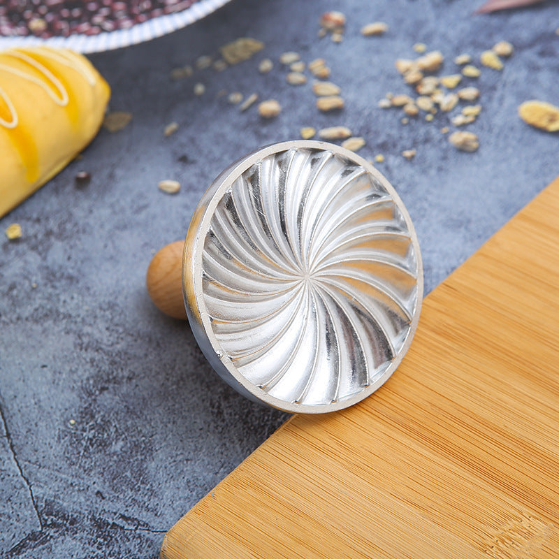 Zinc Alloy Edge Flower Cookie Mold Baking Utensils