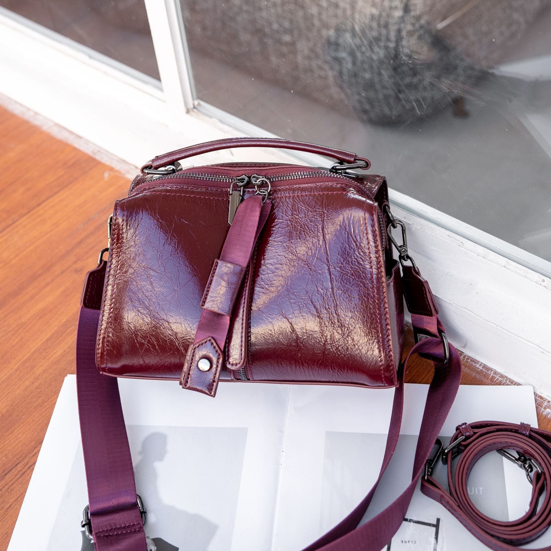 First Layer Oil Wax Cowhide Crossbody Women's Bag Fashionable And Elegant