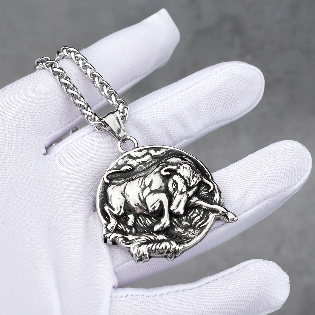 Men's Vintage Animal Collision Bull Titanium Steel Pendant Necklace