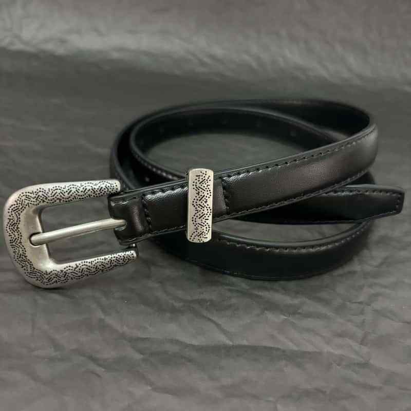 Ceinture en cuir pour femme à boucle ciselée en métal fin et étroit, motif original