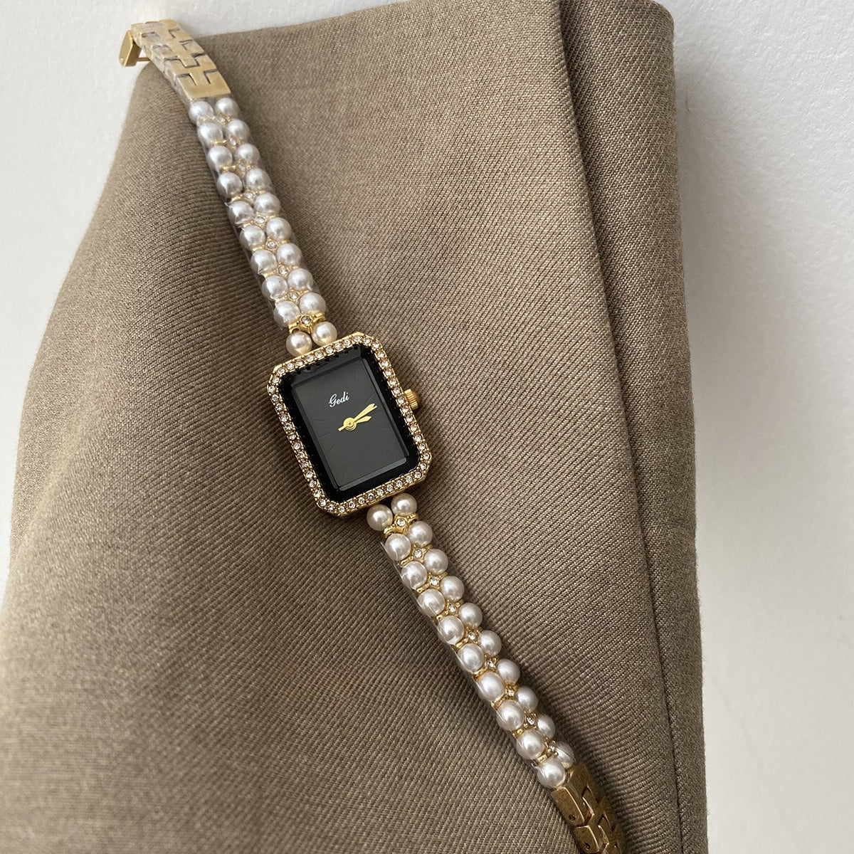 Montre à quartz tendance avec bracelet perles carrées, argent et noir, et diamants