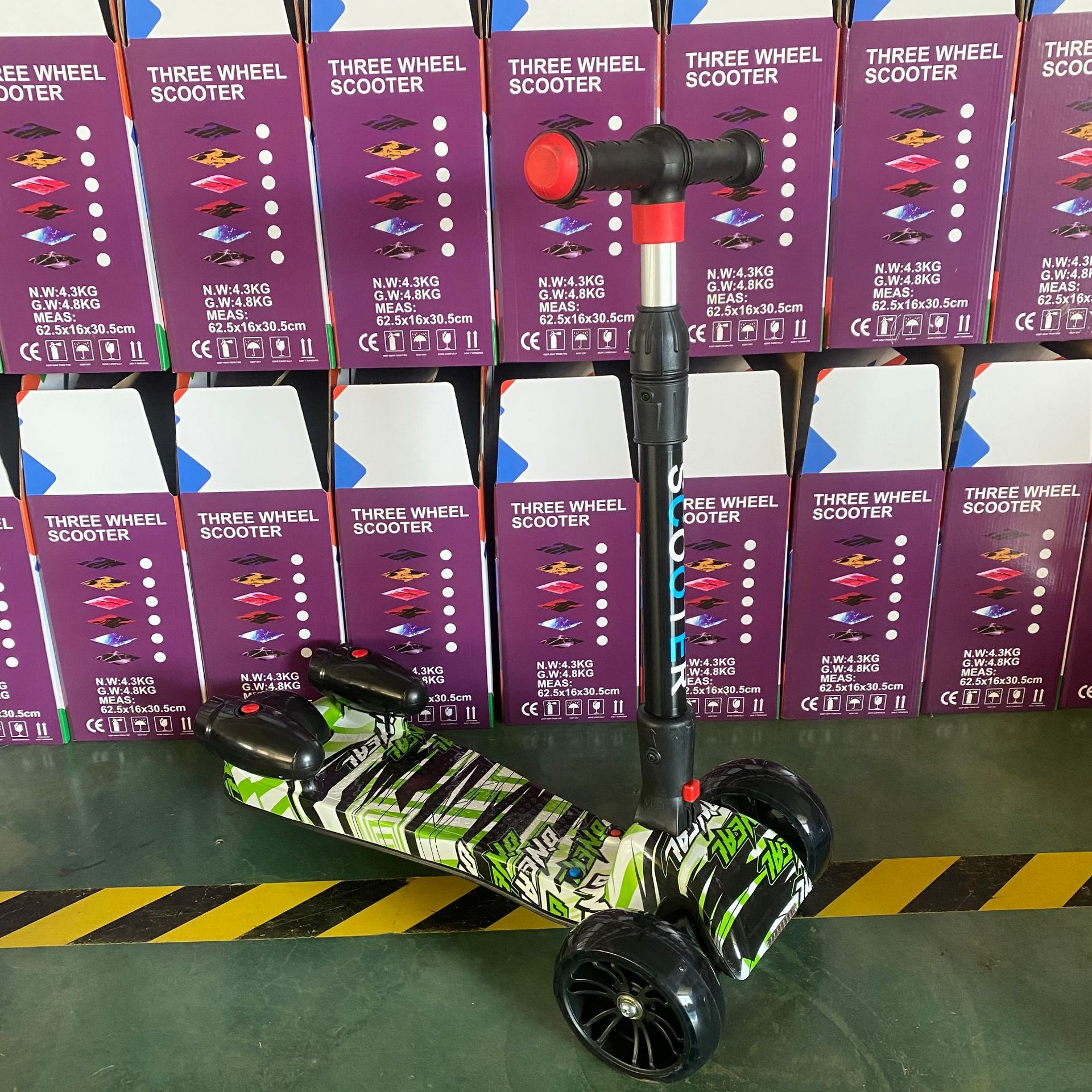 Children's Toy Spray Skateboard Sliding Drift Car