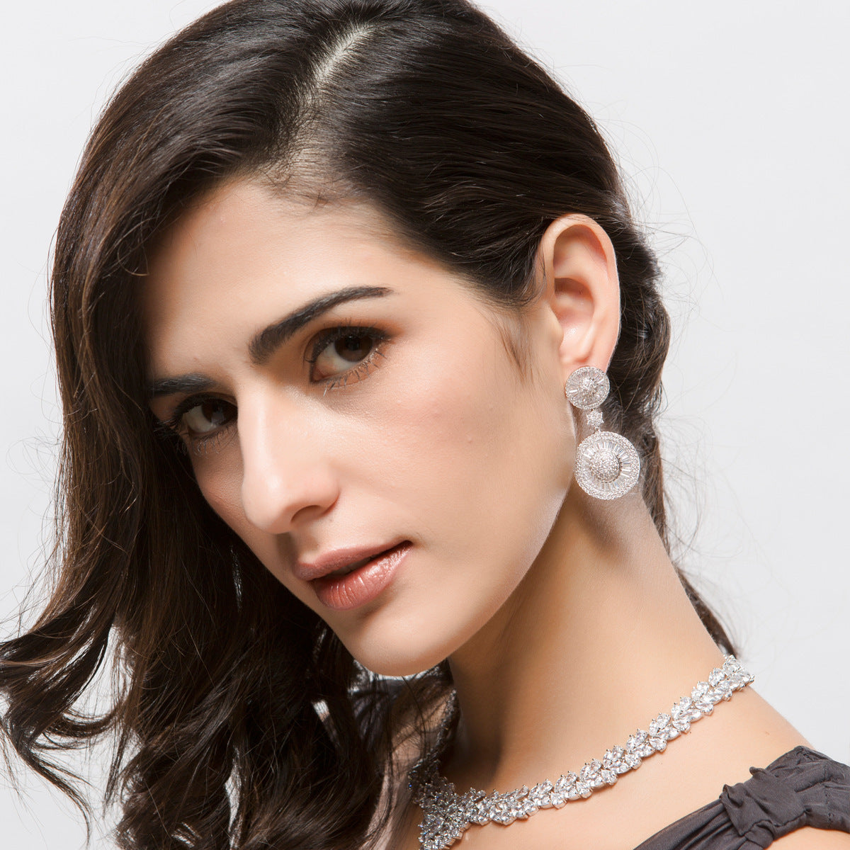 New Fashion Temperament Female Earrings Simple Zircon Earrings Jewelry