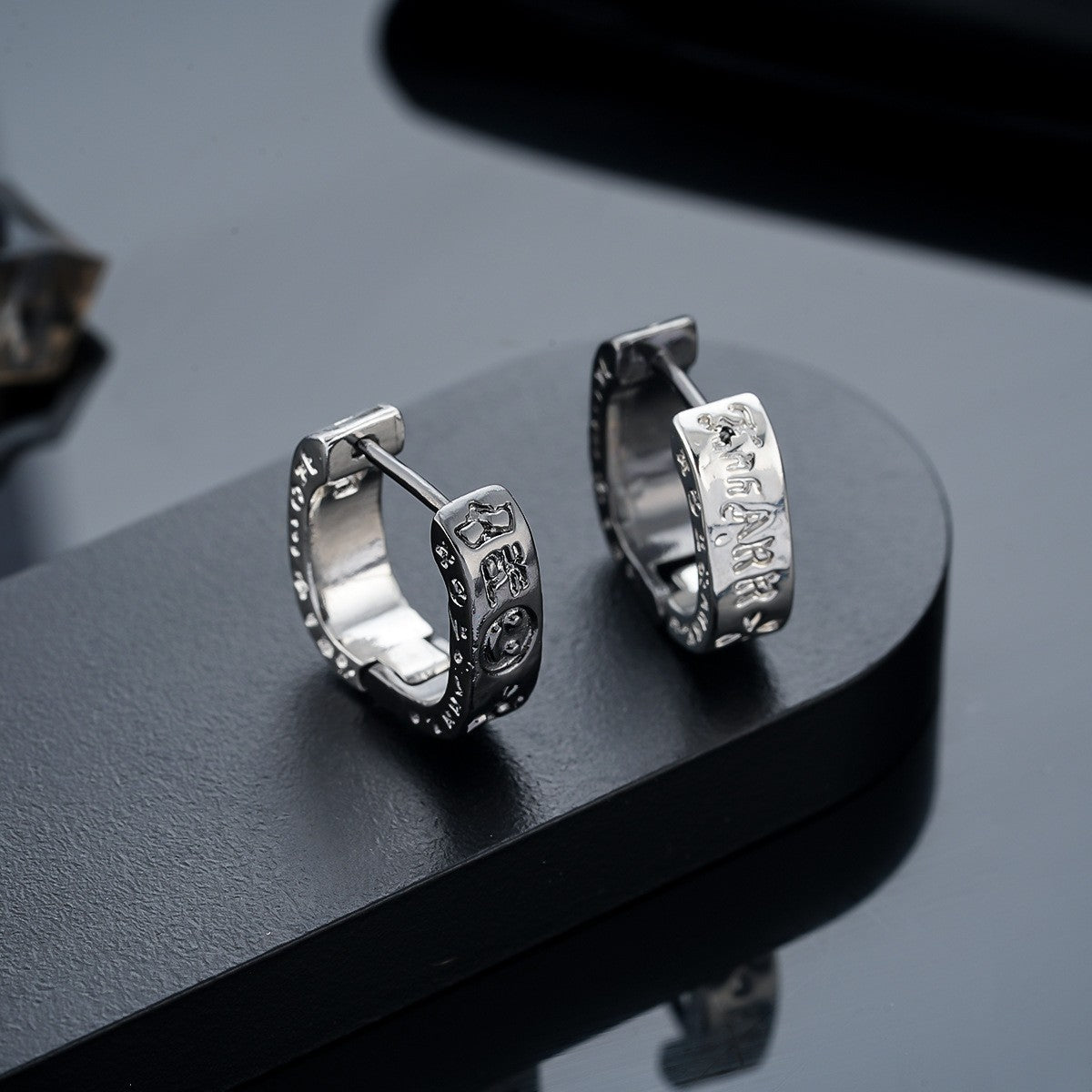 Trendy Men's Ear Studs & Ear Cuffs, High-End Unisex Earrings