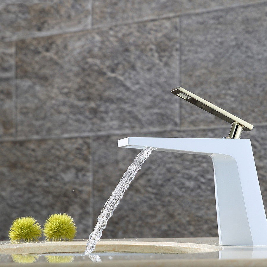 Single handle single hole faucet
