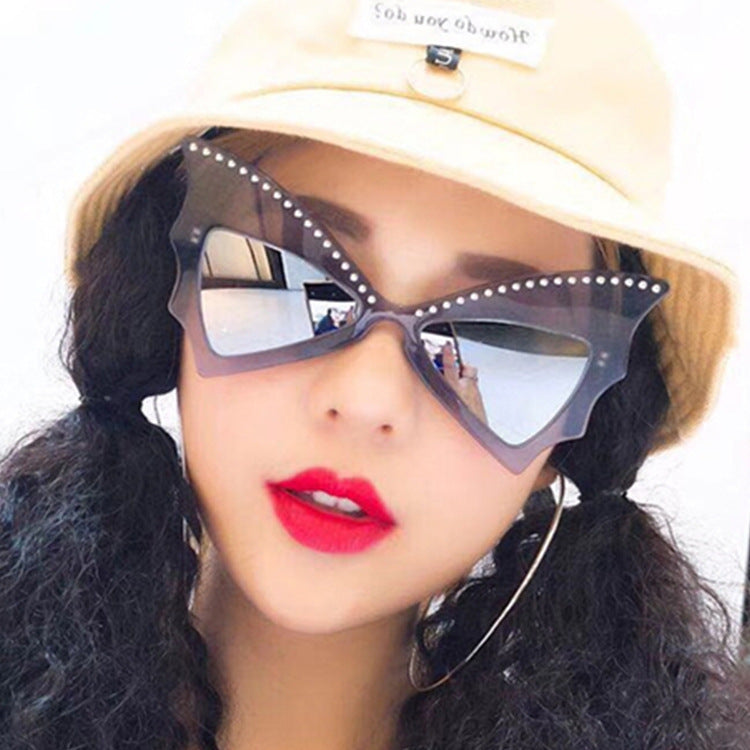 Lunettes de soleil cloutées chauve-souris