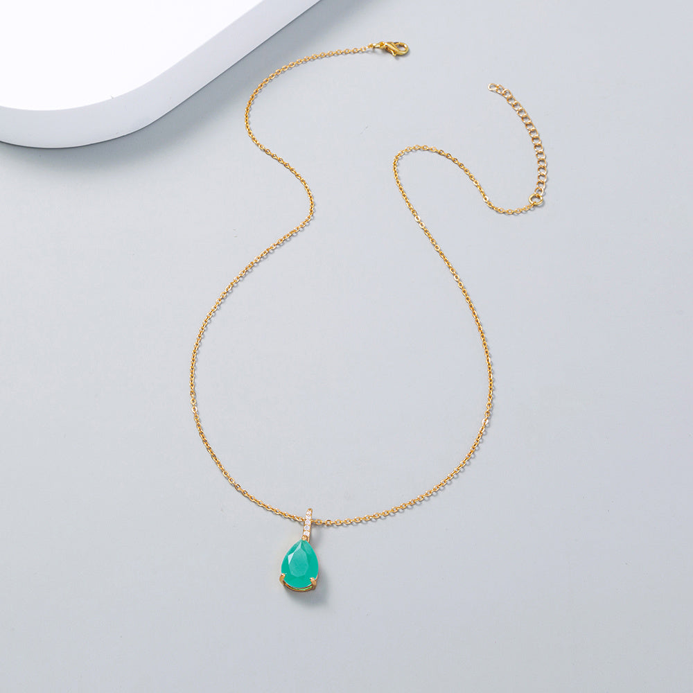 Fashion Popular Light Green Malay pear-shaped water drop pendant necklace, simple and versatile clavicle necklace