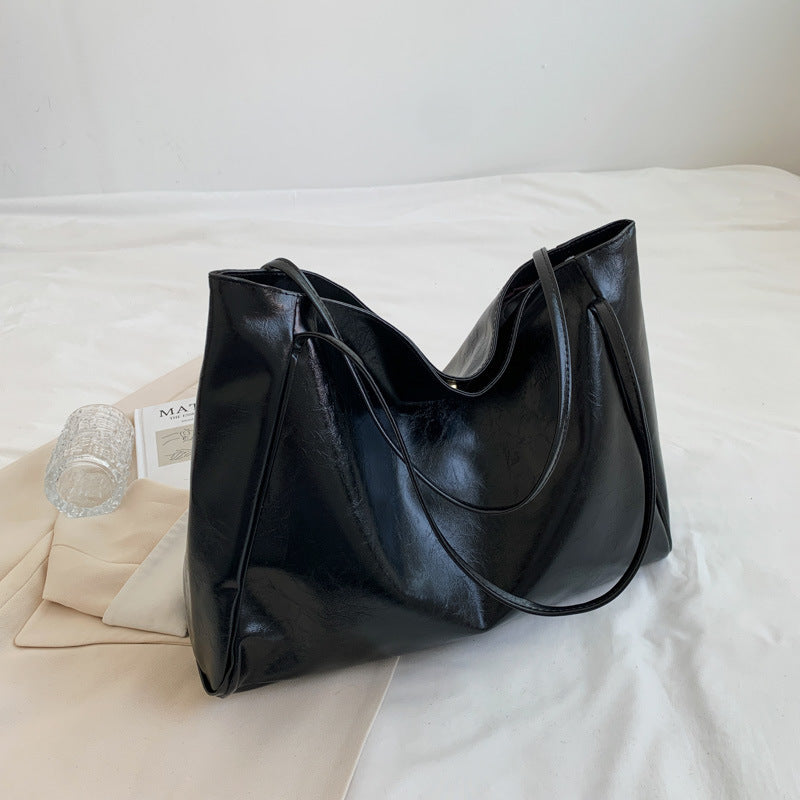 Sac fourre-tout rétro à grande capacité et finition brillante pour les trajets quotidiens