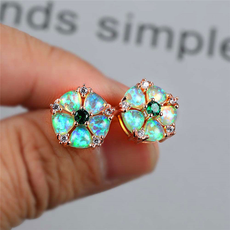 Boucles d'oreilles clous fleur en opale et diamant platine très populaires pour femmes