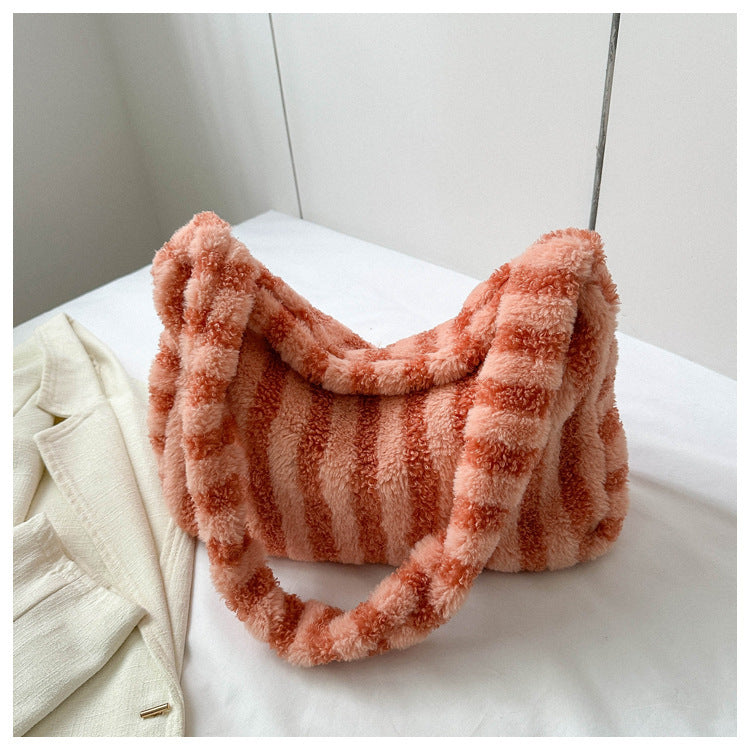 Grand Sac Peluche Rayé Grande Capacité Hiver Nouvelle Mode Sac Fourre-tout Portable Sacs à Bandoulière Sacs à Main Moelleux Pour Femmes