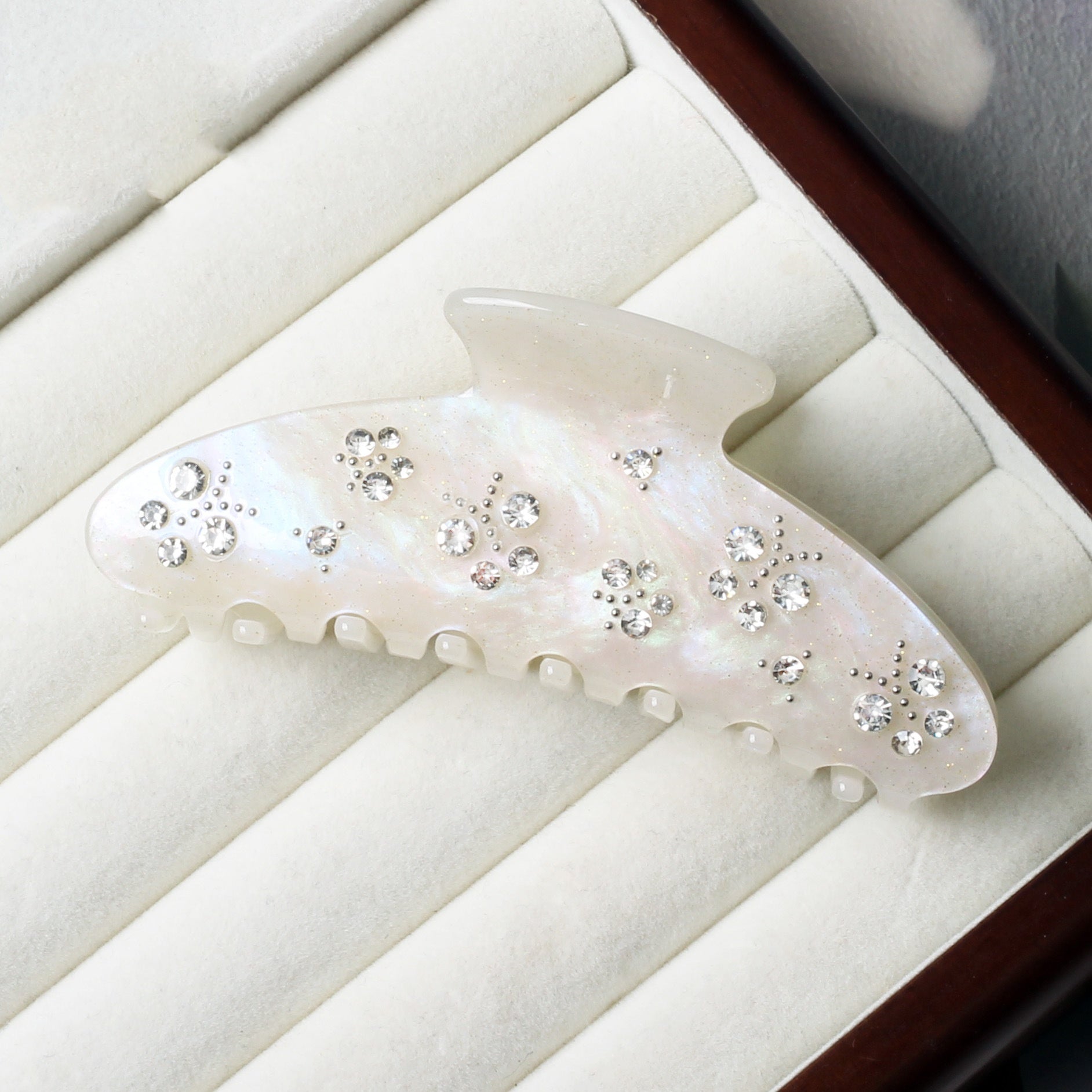 Delicate Bead-set Diamond Shark Clip High-grade Large Size