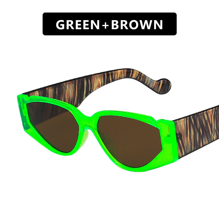 Lunettes de soleil à encoche triangulaire avec branches à motifs
