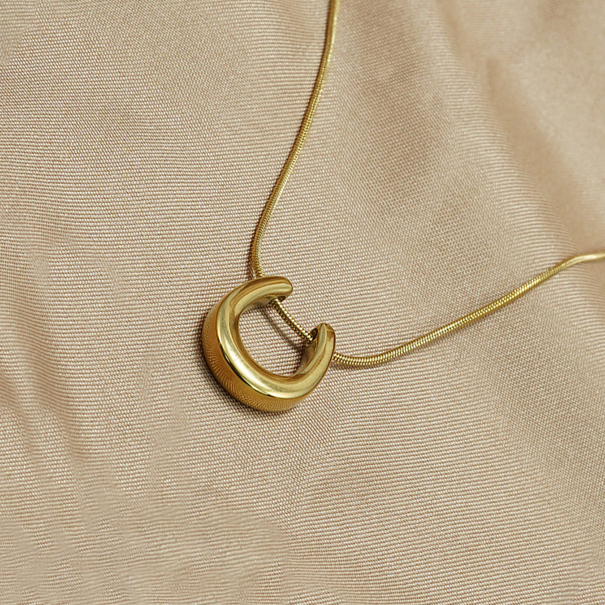 Lxalry 18K Gold Plated Stainless Steel Necklace  Modern Minimalist Hypoallergenic Jewelry Tarnish Free Skin Safe Gift For Women Wife Mom  Everyday  Special Occasion Luxury