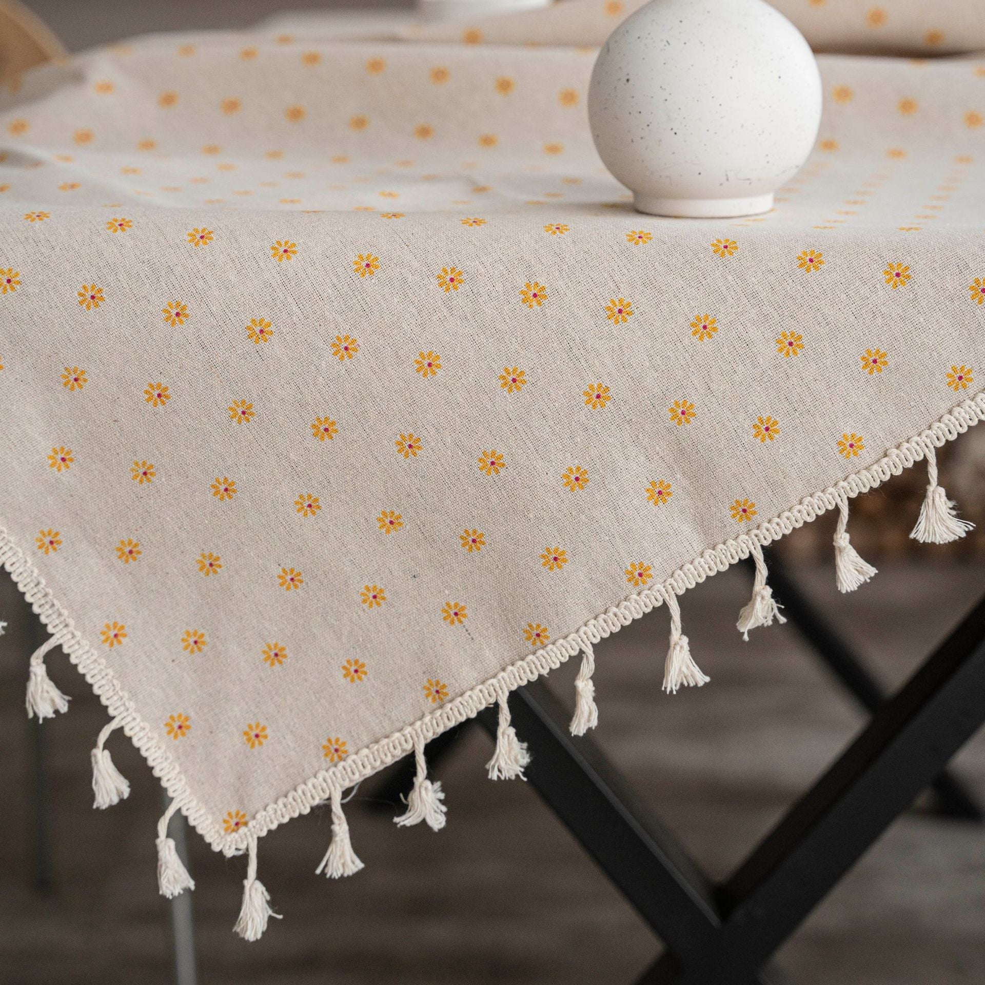 Cotton And Linen Decorative Tassel Tablecloth