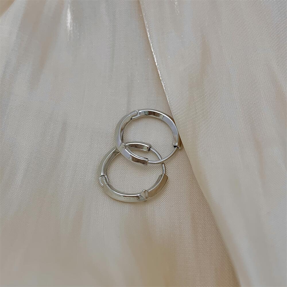 Minimally Designed Metal Star Shaped Earrings