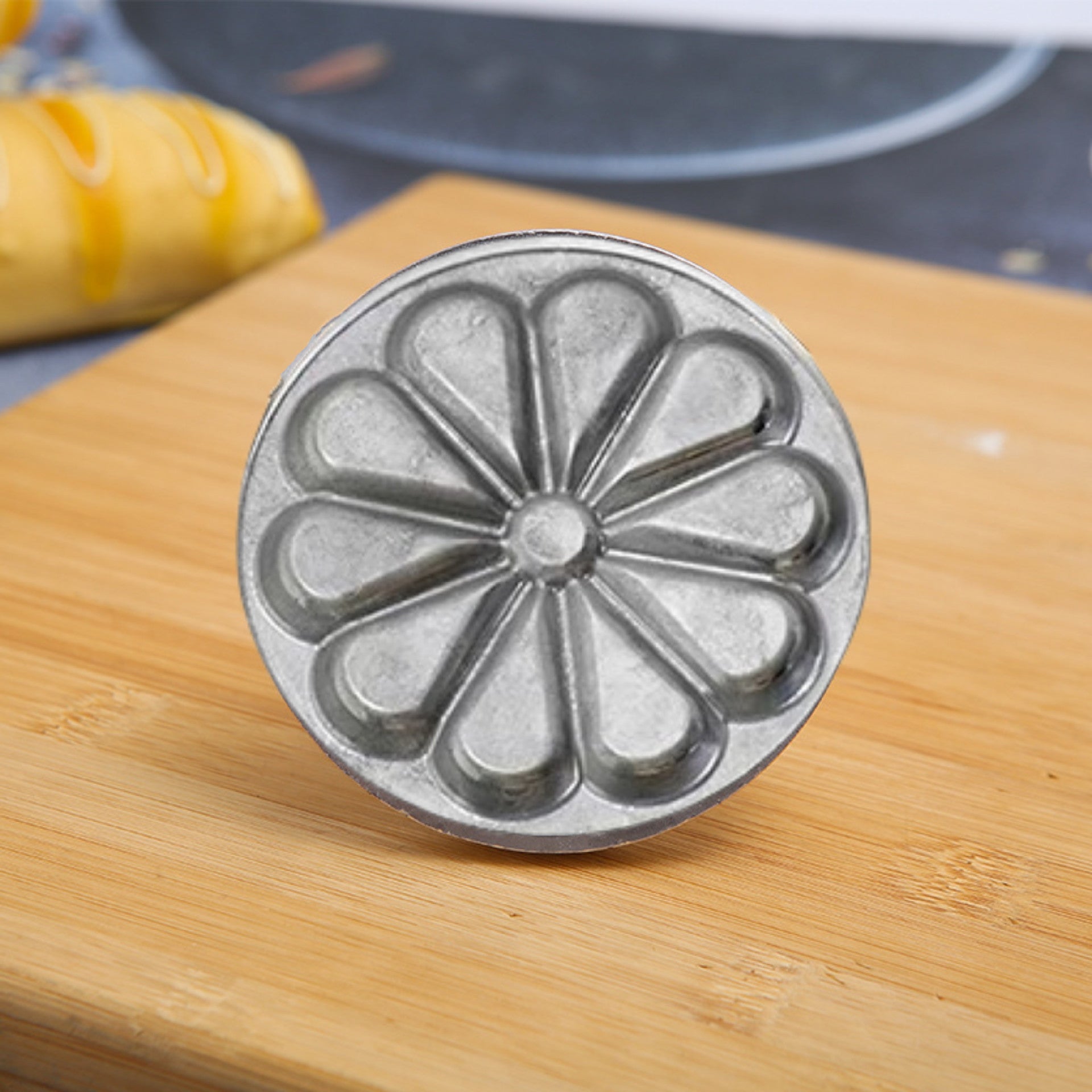 Zinc Alloy Edge Flower Cookie Mold Baking Utensils