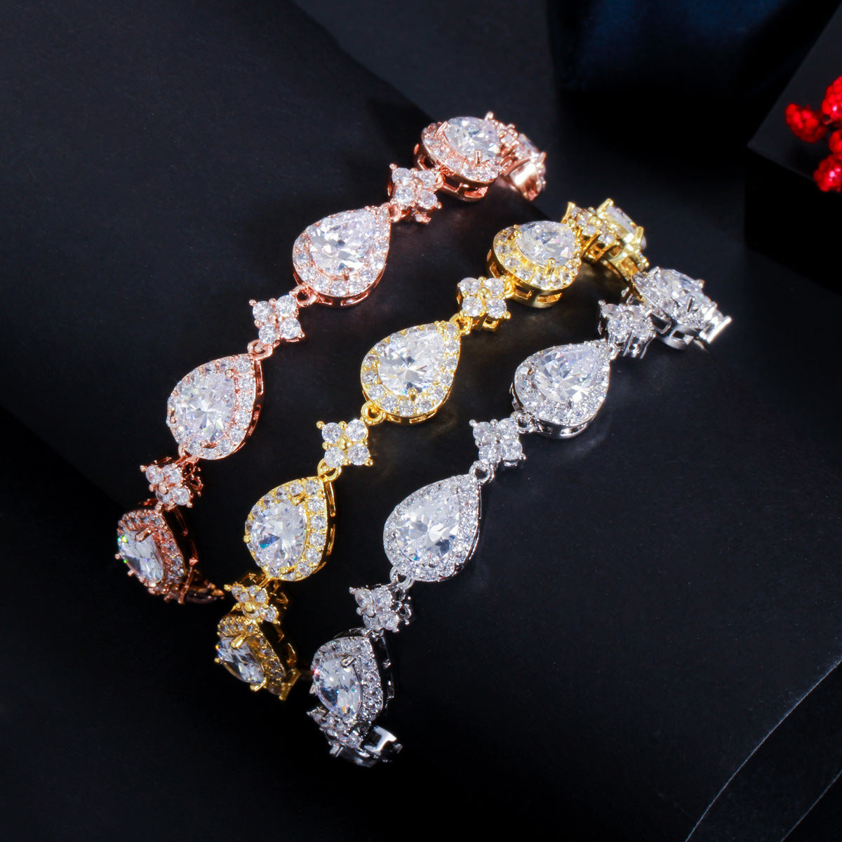 Women's Fashion Classic Drop-shaped Geometric Bracelet