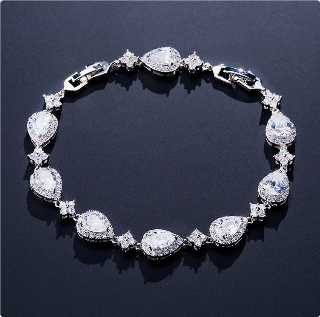 Women's Fashion Classic Drop-shaped Geometric Bracelet