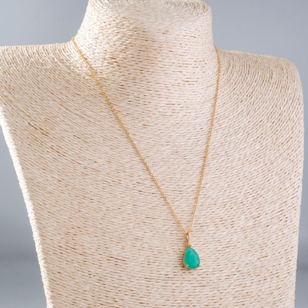 Fashion Popular Light Green Malay pear-shaped water drop pendant necklace, simple and versatile clavicle necklace