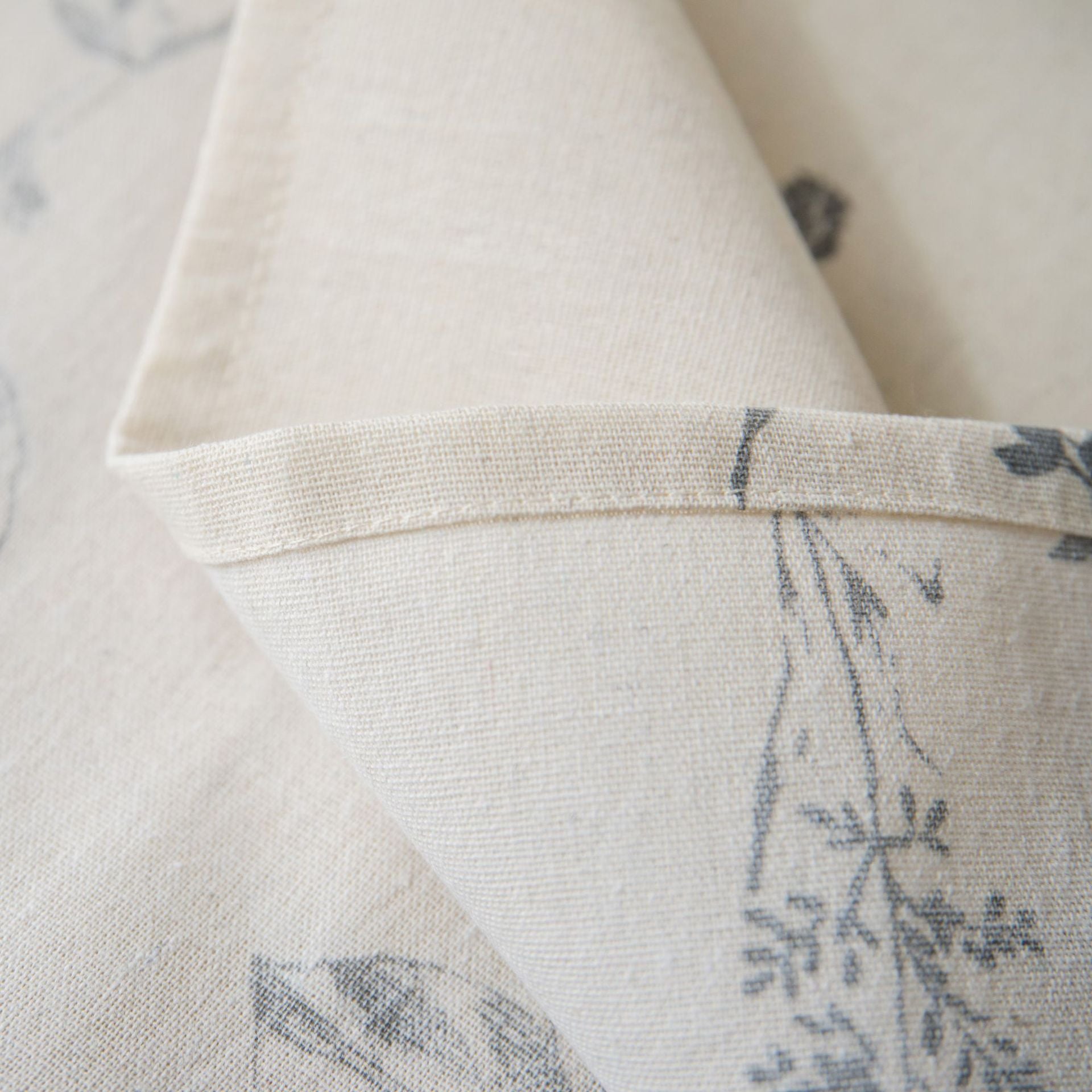 Bee Grey Flower Print Sketch Tablecloth