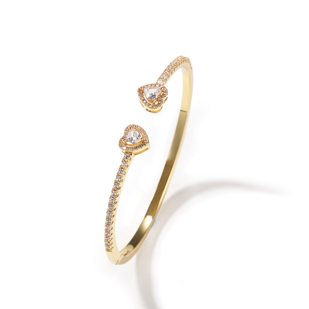 Fins bracelets en or en forme de cœurs entrelacés avec diamants