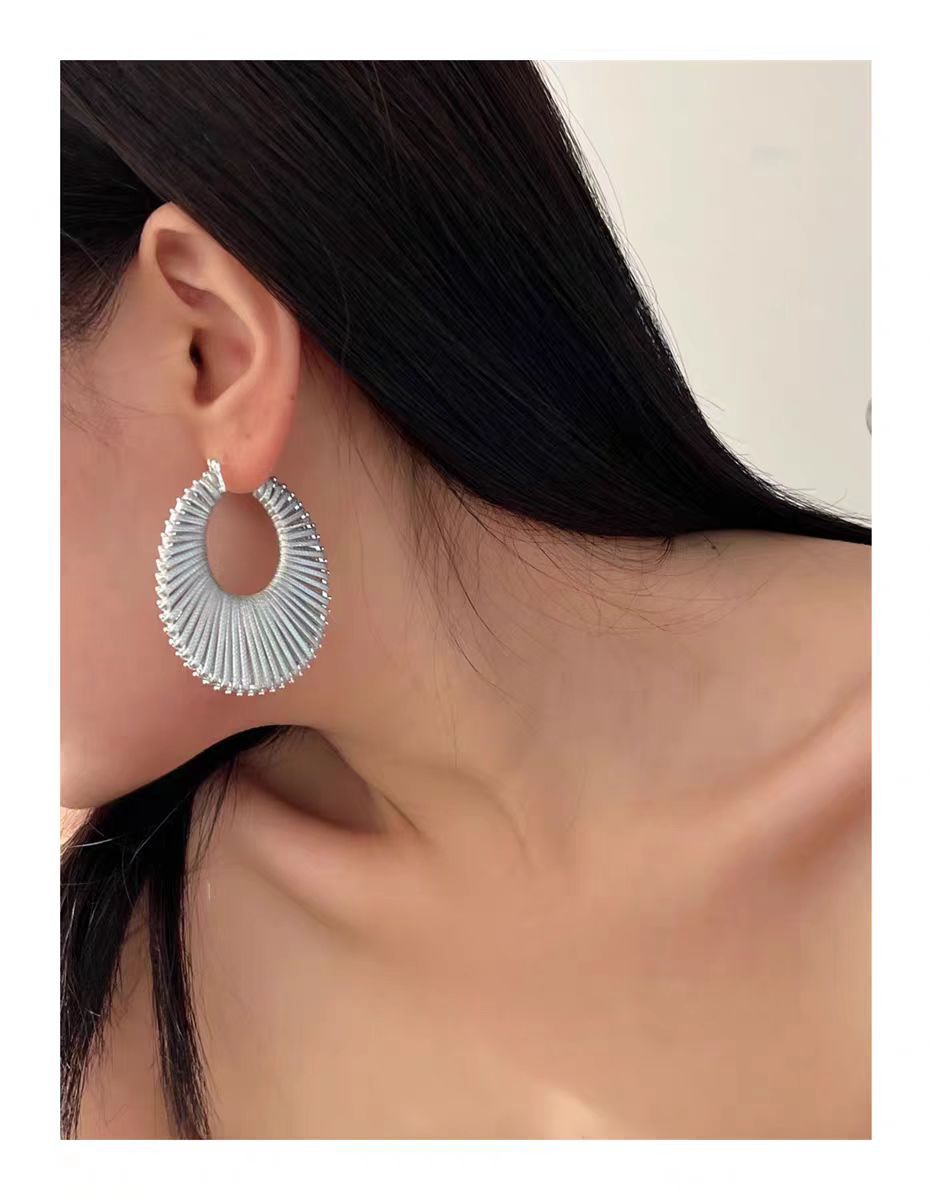 European And American Retro Exaggerated Hand-knitted Quality Earrings For Women