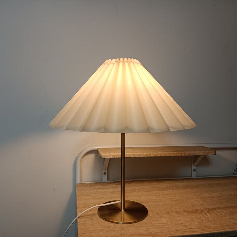Retro Nostalgic Petal Fabric Copper High-end Umbrella-shaped Bedside Lamp